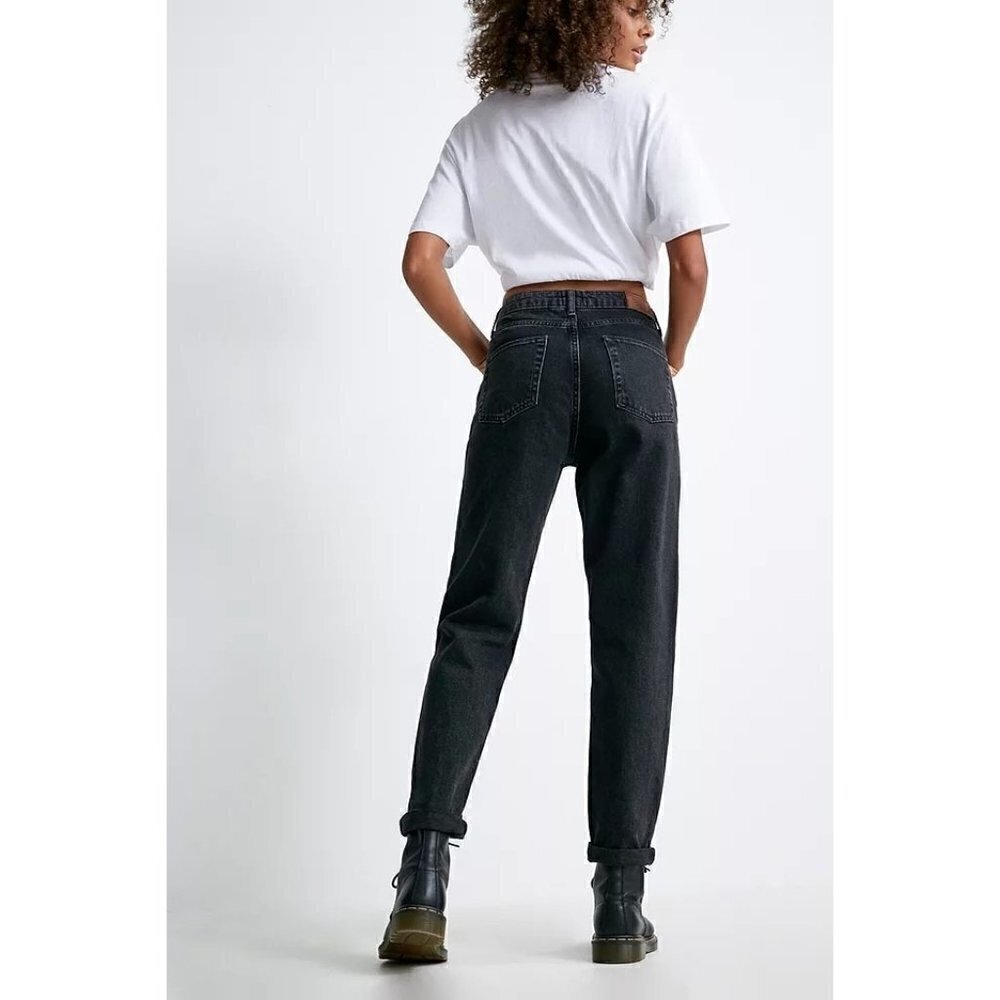 Urban Outfitters BDG Black High Rise Mom Straight Leg Jeans 25